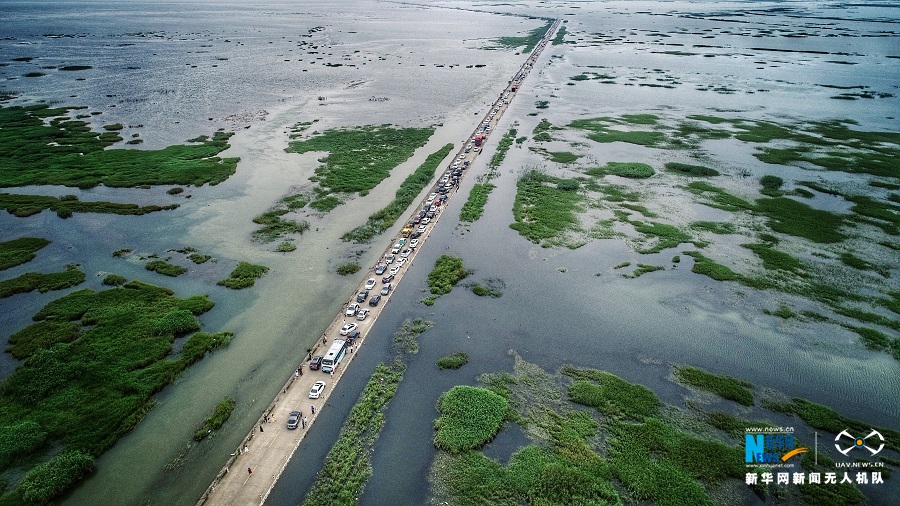 鄱陽(yáng)湖再現“水上公路”